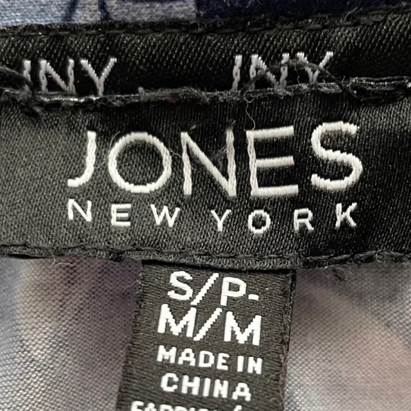 NWT 🦋 JNY Beautiful Floral robe | Small/Medium - Picture 4 of 16